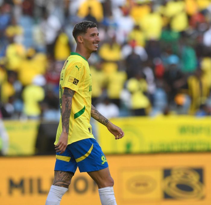 Arthur em ação pelo Mamelodi Sundowns