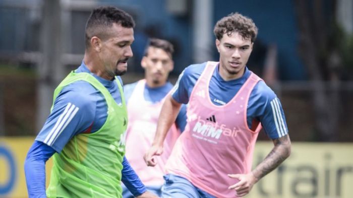 Arthur Viana participou do treino do Cruzeiro neste sábado (2) Arthur Viana participou do treino do Cruzeiro neste sábado (2)