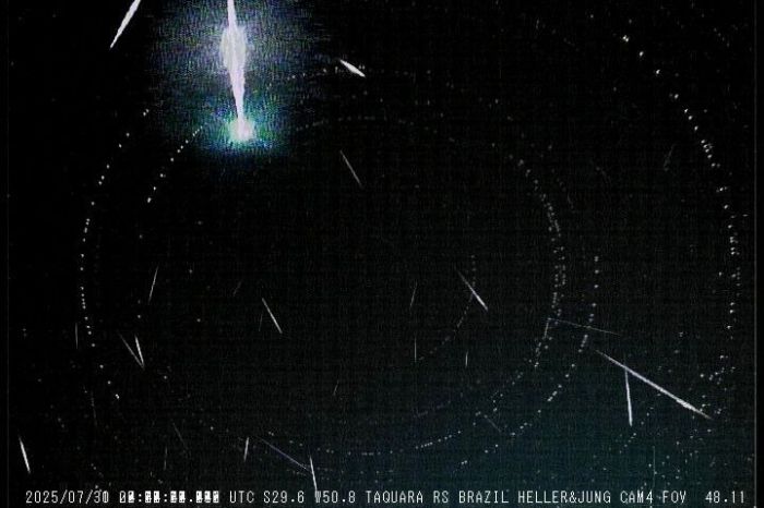 As chuvas de meteoros Alfa Capricornídeos e Delta Aquáridas foram registradas na cidade de Taquara, que fica a aproximadamente 80 km de Porto Alegre, no Rio Grande do Sul. 