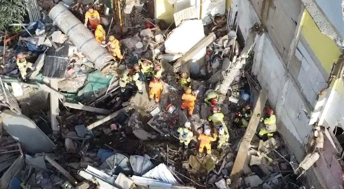 Vídeo mostra trabalho dos bombeiros em asilo que desabou e soterrou idosos em BH