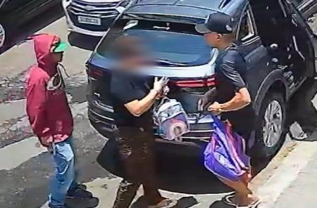 Uma mulher foi morta durante tentativa de assalto na noite desse sábado (25), na entrada da Linha Vermelha, na altura da Pavuna, na Baixada Fluminense.