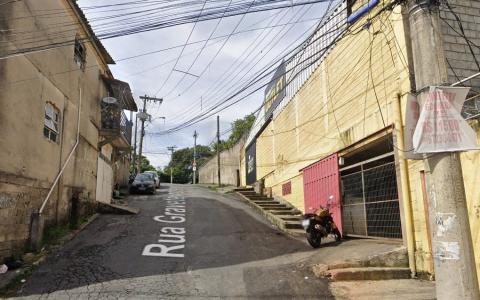 Dois homens em uma moto mataram a tiros um homem na Avenida Francisco Sales, Bairro Santa Efigência, Região Leste de Belo Horizonte.
