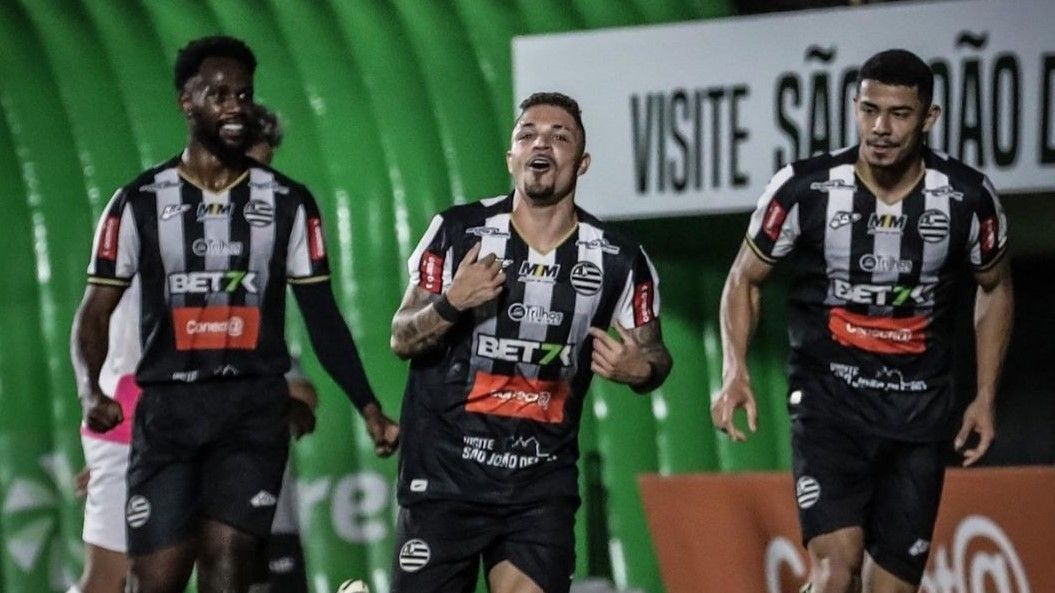 Athletic goleia Ferroviária, assume liderança e se aproxima de acesso à Série B