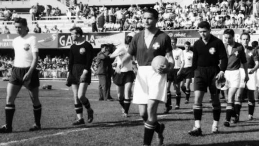 Atletas de Áustria e Suíça entraram em campo e fizeram história em 1954