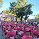 De Brasília de Minas ao pódio: Atleta vence Corrida Elas de Rosa abaixo dos 20 minutos em Montes Claros