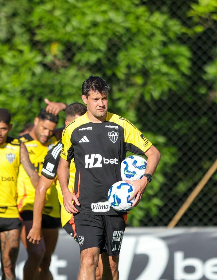 Luiz Fernando Iubel em treinamento na Cidade do Galo, em Vespasiano