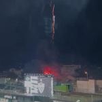 Com Independência 'fechado', torcedores sobem em caixa d'água e apoiam Atlético
