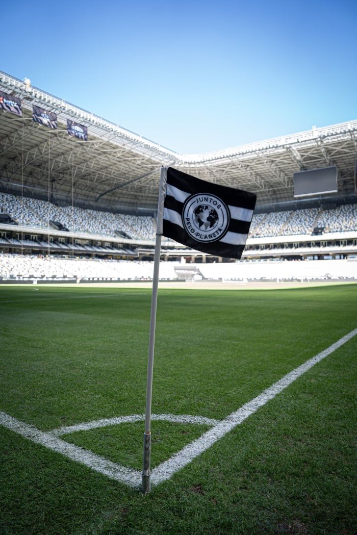 Bandeirinha de escanteio da Arena MRV terá símbolo da campanha 