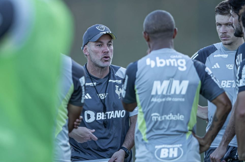 Veja opções de Gabriel Milito para montar o Atlético diante do Internacional