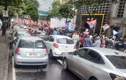 Manifestação no Centro de BH defende aprovação da PEC que prevê o fim da escala 6x1