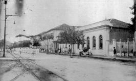Av. Rio Branco entre Rua Gil Horta e Rua Rei Alberto. As palmeiras são da Casa do Bispo e o casarão dos Burnier Arquivo Blog Maria do Resguardo
