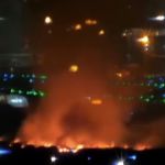 ‘Passou em casa pegando fogo’: avião com motor que explodiu em SP aterroriza moradores