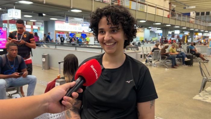 A rodoviária é o que conecta a estudante Helena Mitraud aos avós, que moram em Moeda, na região Central de Minas