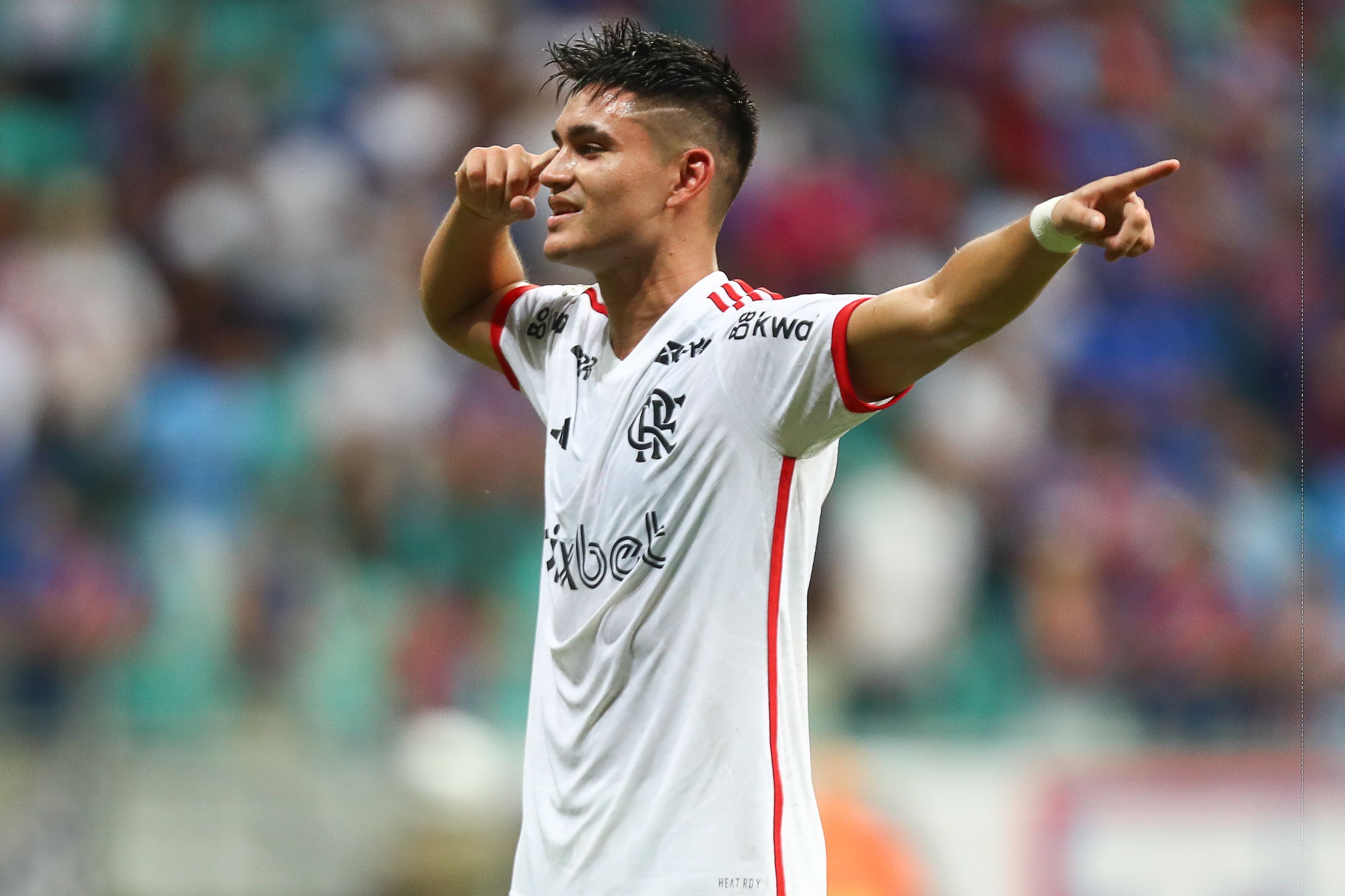 Meia projeta duelo entre Flamengo e Corinthians: 'Somos a melhor equipe da América'