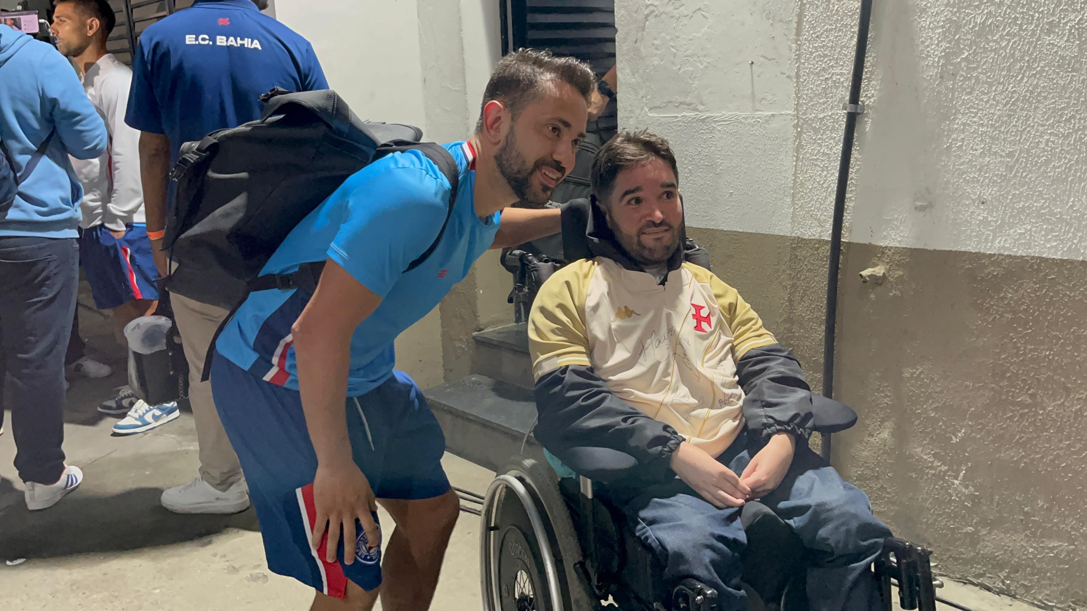 Ídolo de Cruzeiro e Flamengo, Everton Ribeiro é tietado por torcedores do Vasco