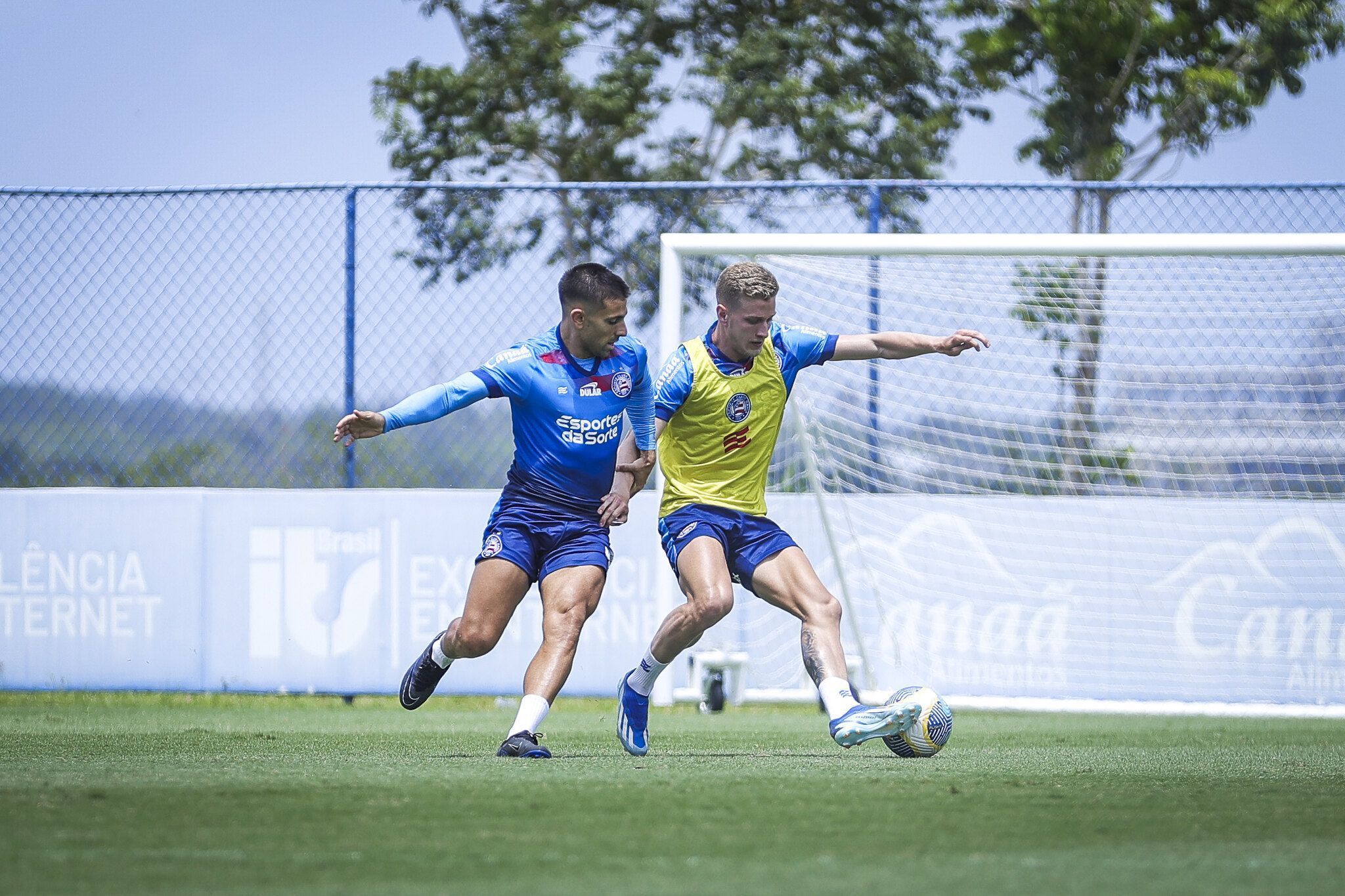 De olho no Cruzeiro, elenco do Bahia faz coletivo contra atletas do Sub-20