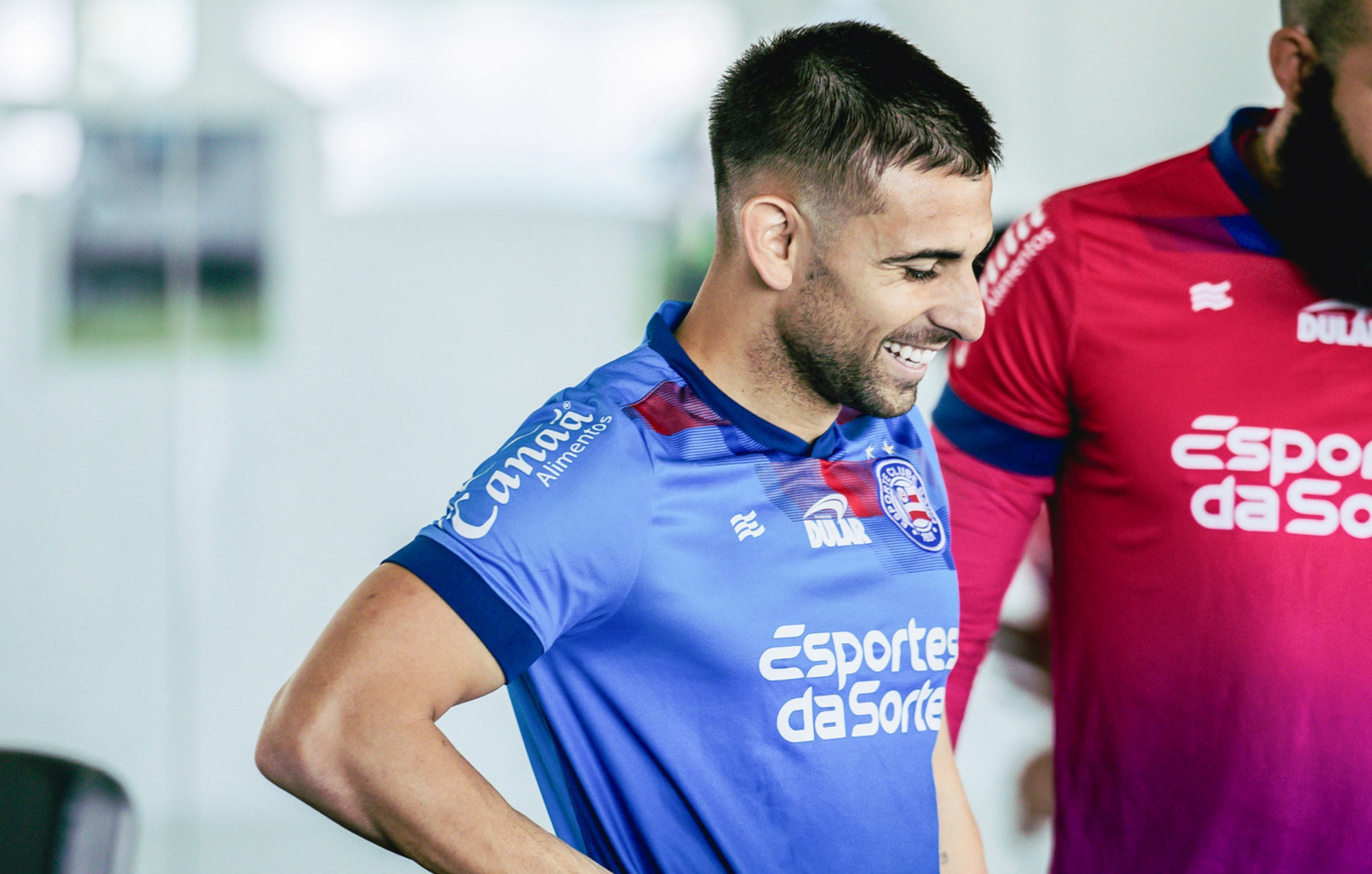 Retorno próximo? Sem jogar há 9 meses, Acevedo participa de treino do Bahia