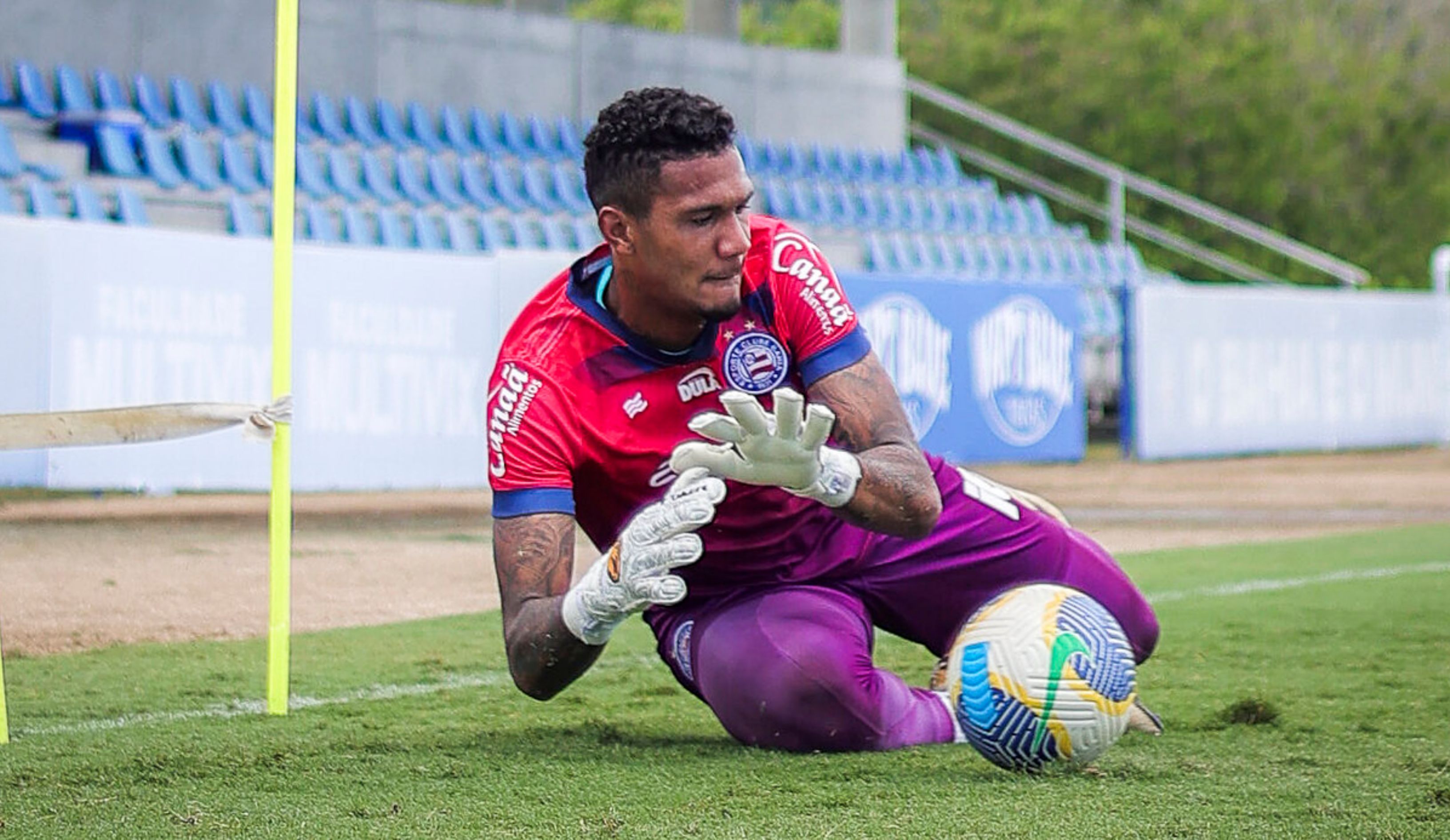 Com Everson na mira, Bahia deve devolver goleiro ao Grêmio; entenda
