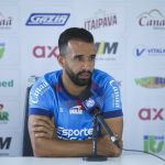 Caio Alexandre reage à ausência de Everton Ribeiro em Bahia x Flamengo