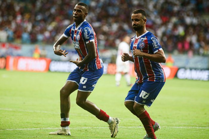 Jean Lucas e Caio Alexandre, do Bahia, provocam o Vitória em jogo na Fonte Nova