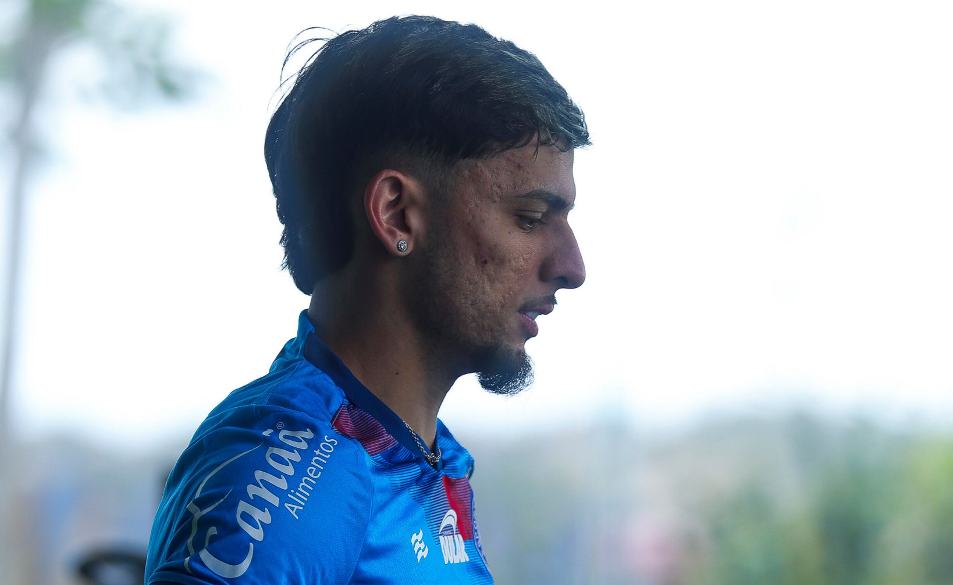 Atacante se recupera de lesão e deve reforçar Bahia contra o Cruzeiro