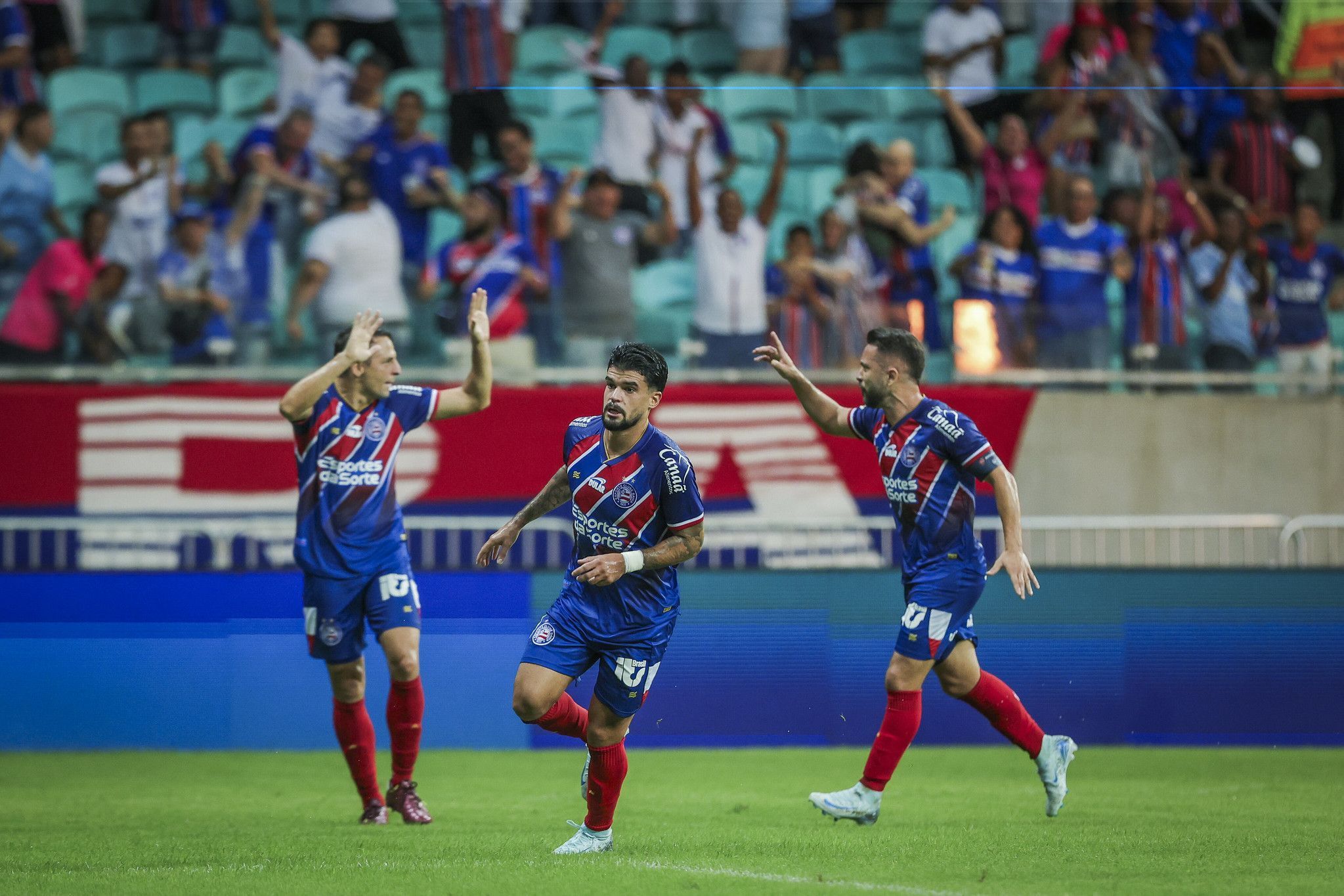 Cauly faz golaço, Bahia vence o Criciúma e permanece no G6 do Brasileiro