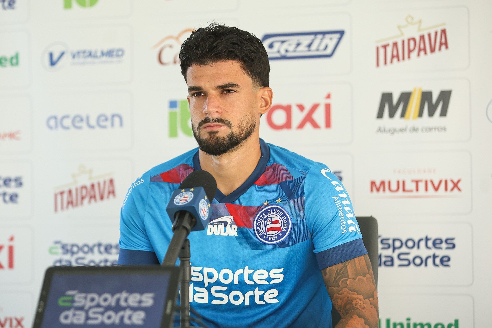 Cauly defende sistema de jogo de Ceni no Bahia e rebate críticas