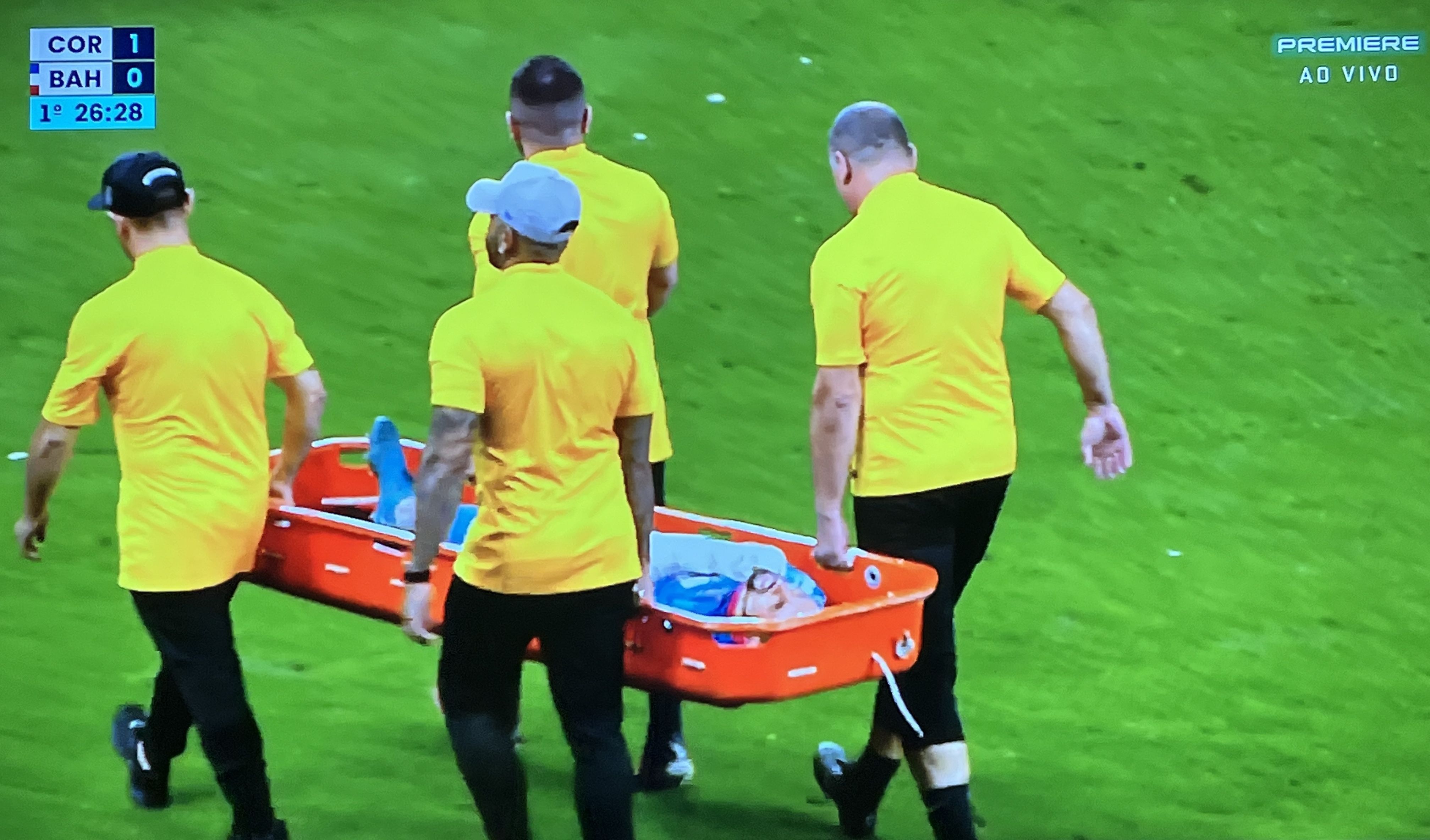 Goleiro do Bahia sofre concussão contra o Corinthians e vira desfalque