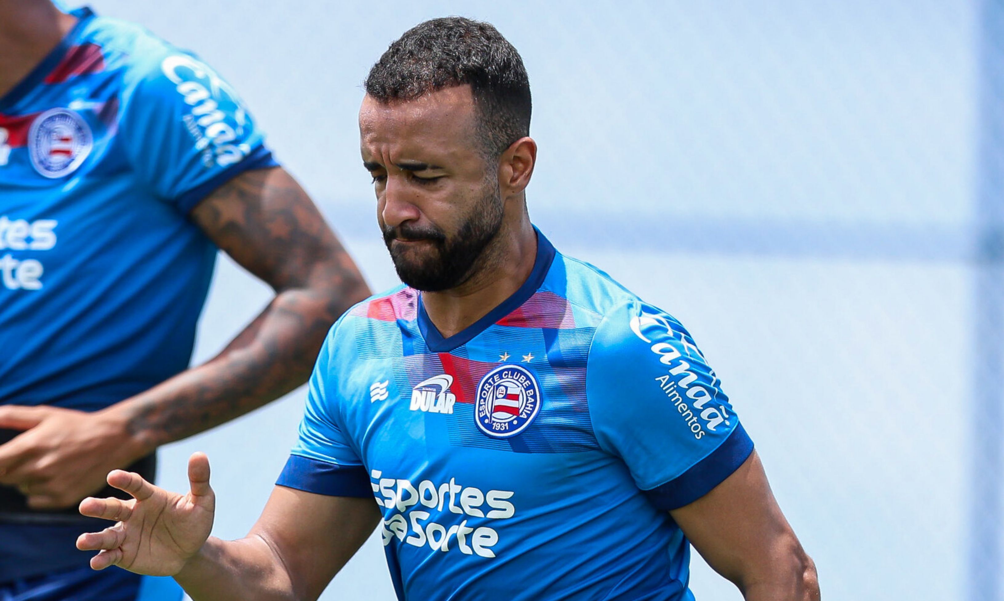 Jogador do Bahia se posiciona sobre boatos de traição da ex com assistente de Ceni