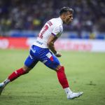 Autor de gol sobre o Cruzeiro celebra ponto marcado pelo Bahia no Mineirão