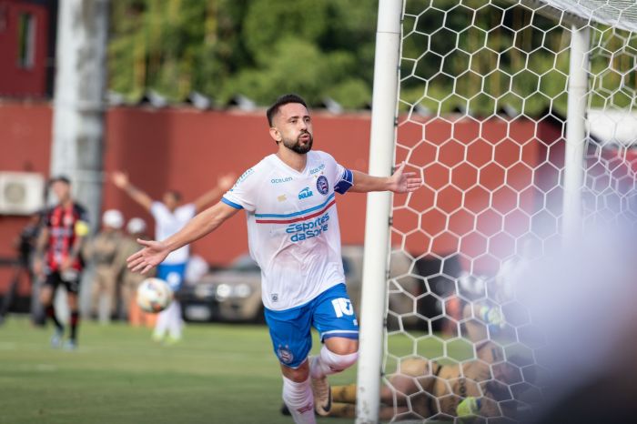 Everton Ribeiro marcou de cabeça pelo Bahia no primeiro Ba-Vi do ano