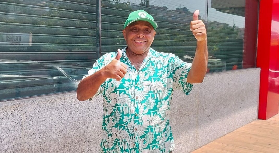 Após vaquinha, baleiro que teve kombi furtada consegue valor para comprar veículo zero