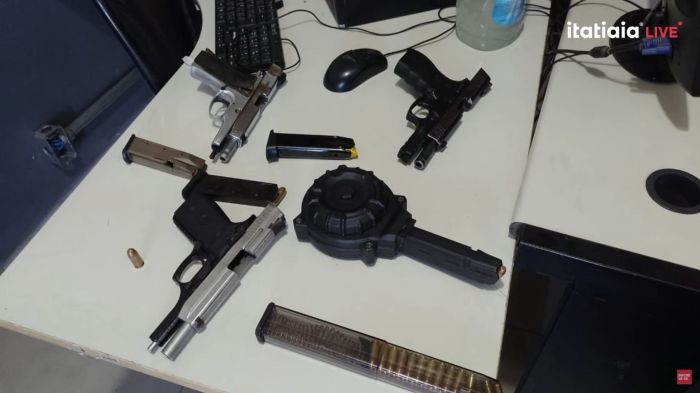 Foto mostra armas apreendidas pela Polícia Militar