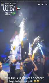 Influenciadora e amigos curtem balada em Dubai