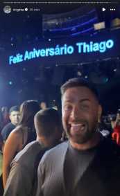 Influenciadora e amigos curtem balada em Dubai
