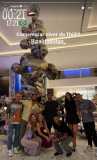 Influenciadora e amigos curtem balada em Dubai
