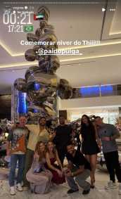 Influenciadora e amigos curtem balada em Dubai