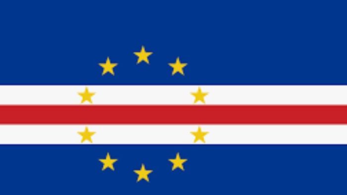 Bandeira adotada por Cabo Verde desde 1992