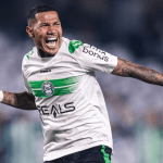 Volante do Coritiba recebe alta após mal-estar em campo durante partida contra o América