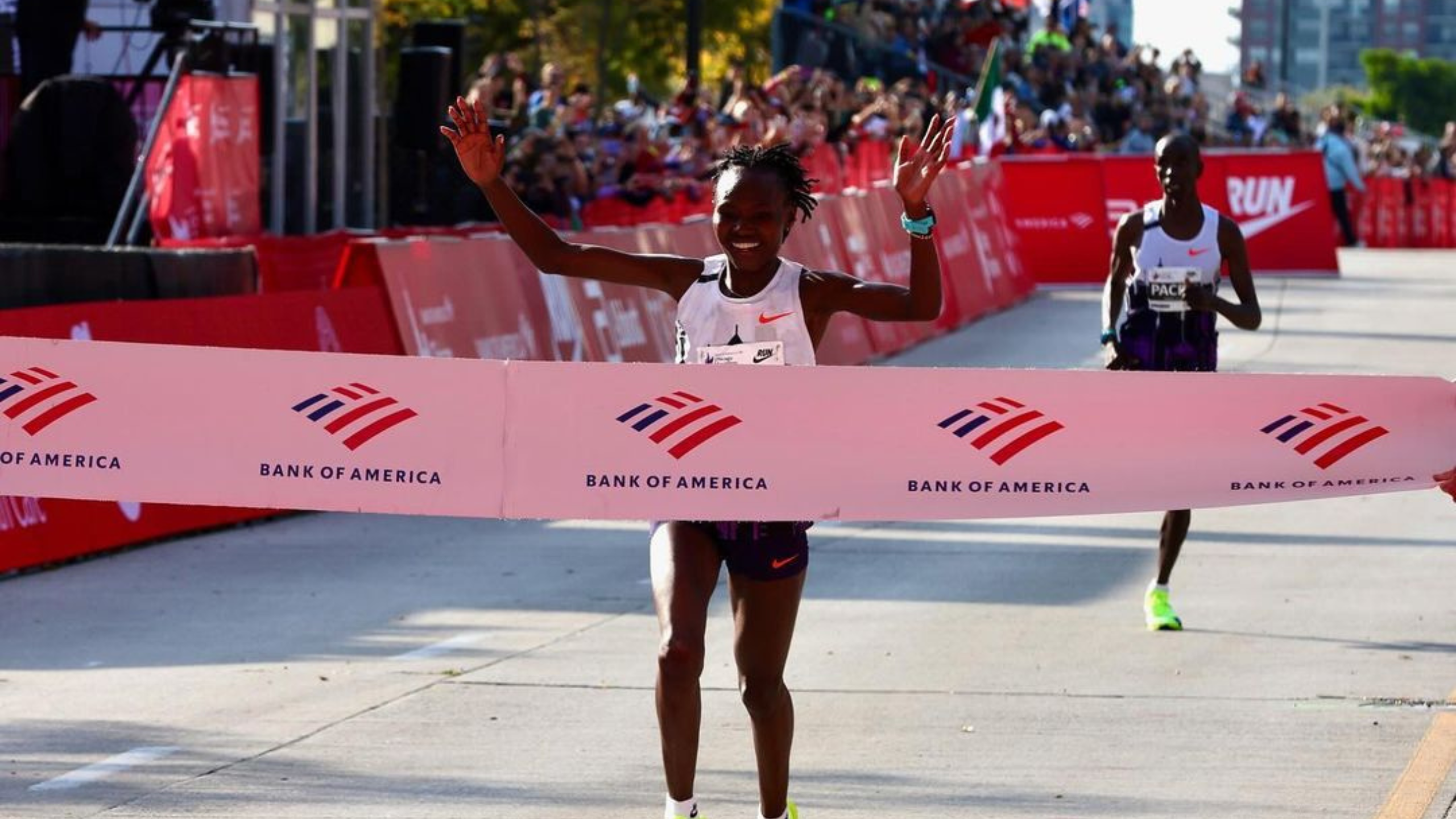 Queniana quebra recorde ao correr maratona de 42,195km em menos de 2h10