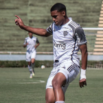 Atlético: ‘joia’ da base assina primeiro contrato profissional com multa milionária