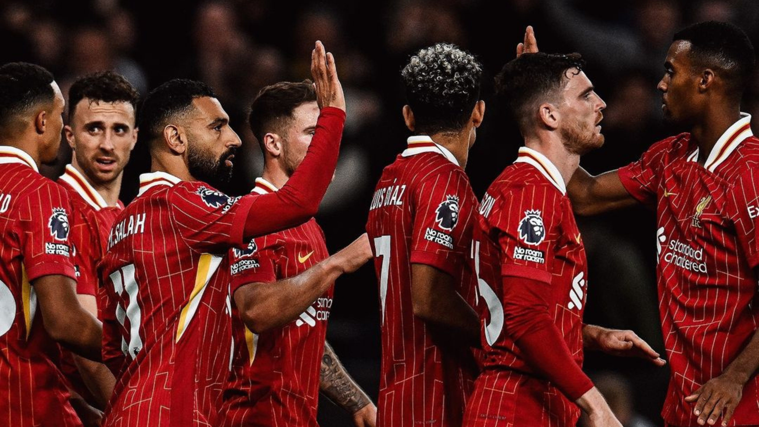 Liverpool sofre, bate lanterna e assume liderança da Premier League