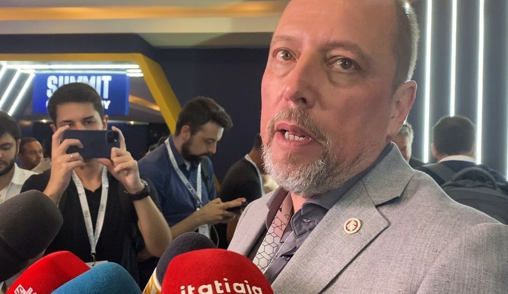 Em evento da CBF, Barcellos atualiza negociação do Inter por Bernabei