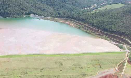 A Justiça de Minas Gerais determinou mais um bloqueio de bens da Samarco e de suas duas controladoras, Vale e BHP Billiton, por causa do rompimento da barragem de Fundão em Mariana no dia 5 de novembro do ano passado.
