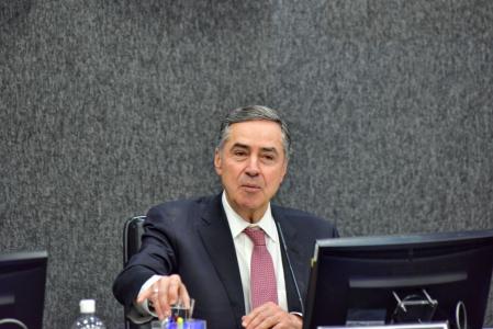 O ministro Luís Roberto Barroso, do Supremo Tribunal Federal afirmou nesta quinta-feira que a criminalização da posse de pequenas quantidades de droga dá poder aos traficantes.