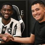 Botafogo anuncia renovação com zagueiro titular até o final de 2026