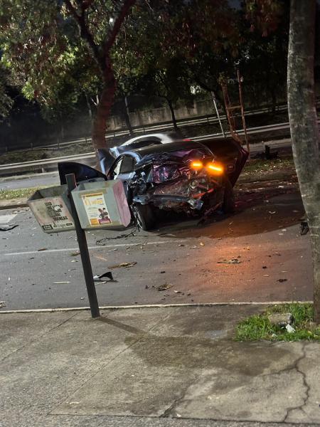 Um acidente envolvendo duas carretas e um caminhão, na Região de Venda Nova, provoca congestionamento de 4 km no sentido Confins da Cristiano Machado.