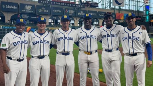 Contreras (2° da direita para a esquerda) rodou o mundo com lance no Mundial