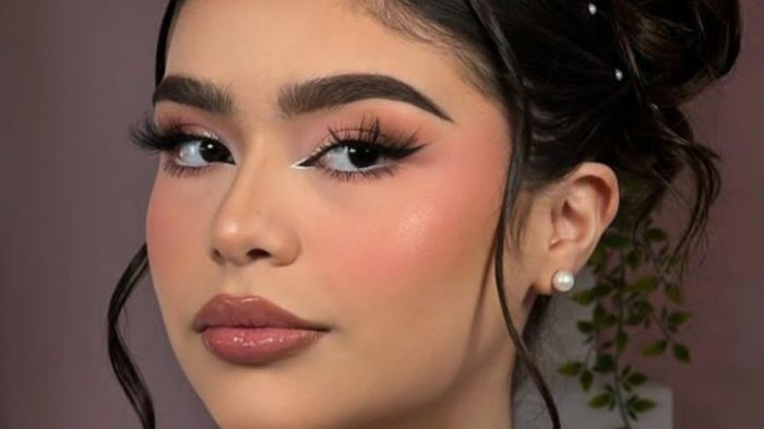 Beleza Coquette Maquiagem e Cabelos que Definem a Estética Mais Romântica do Ano