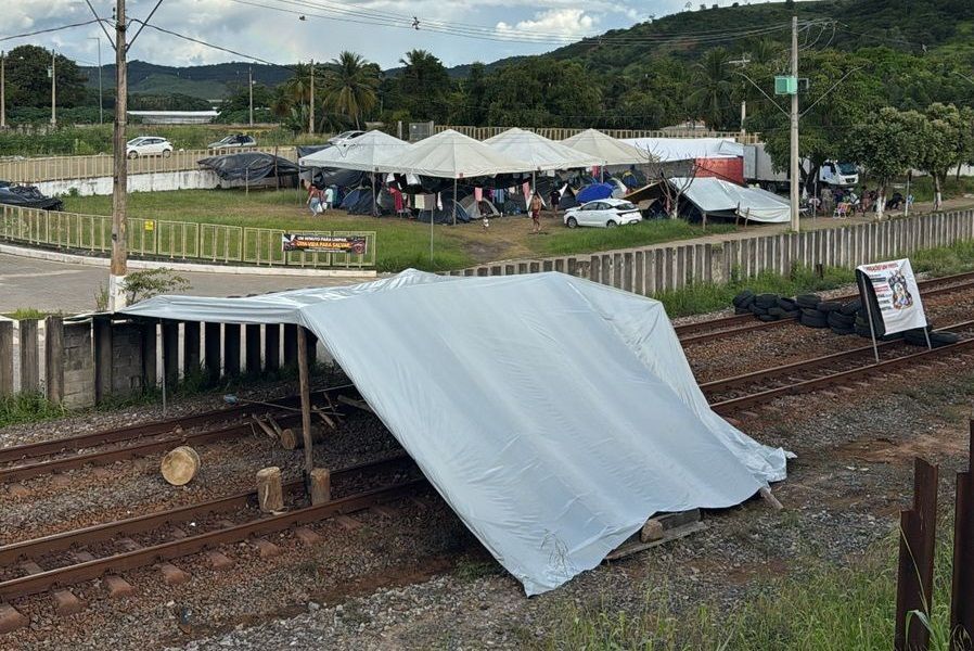 EFVM é liberada após seis dias e trem de passageiros volta a circular neste sábado (28)